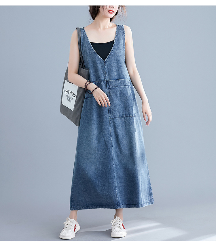 きれいめカジュアル 深め胸元のゆったりデニムジャンパースカート