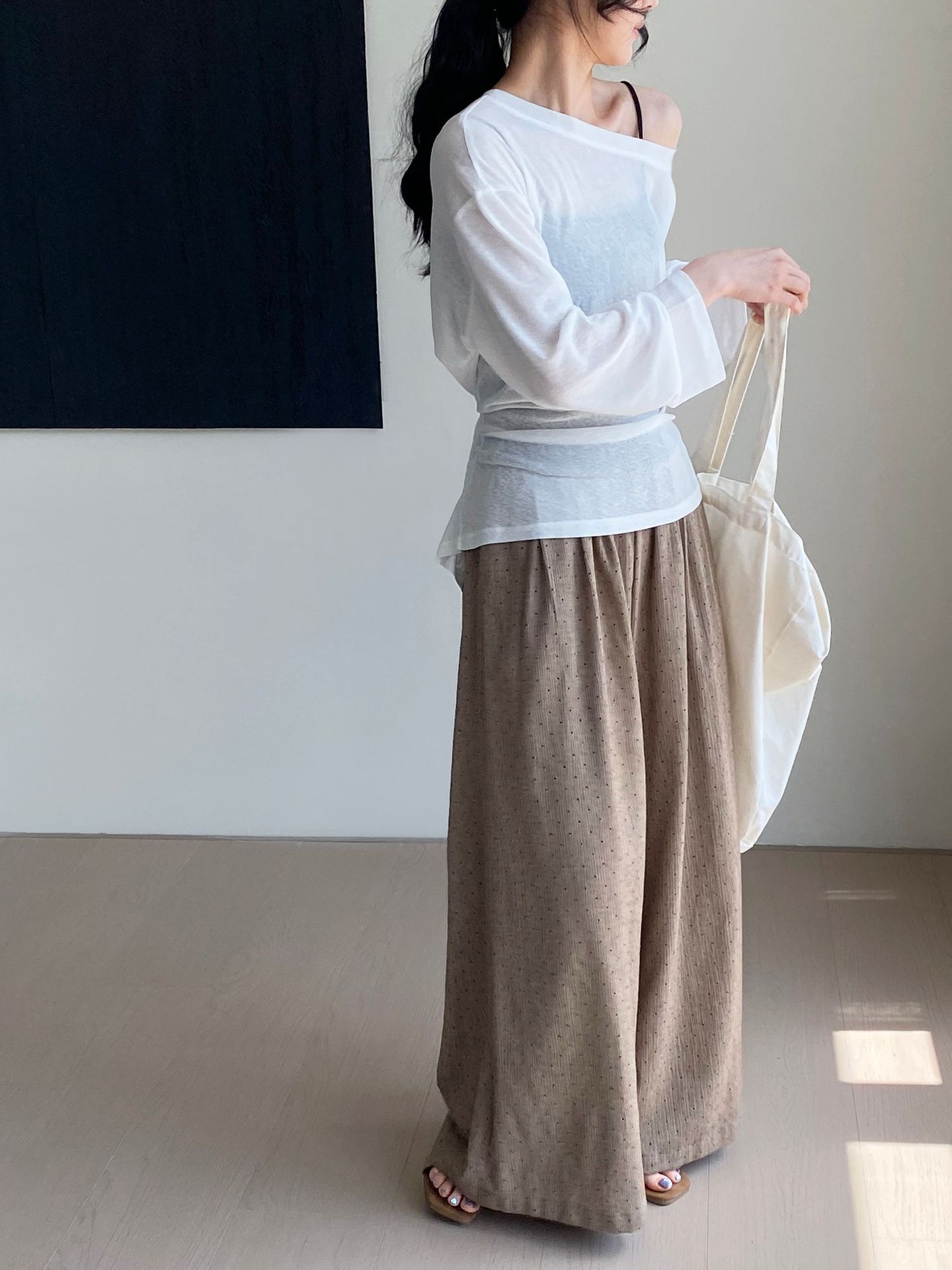 きれいめカジュアル 一枚で決まるオフショルダースエット