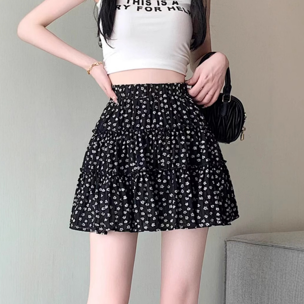 きれいめカジュアル 小花柄ティアードフレアミニスカート