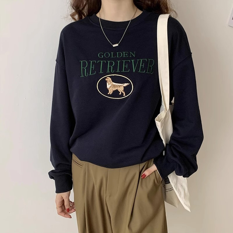 きれいめカジュアルスエット 犬刺繍ロゴ入りゆったりシルエットトレーナー