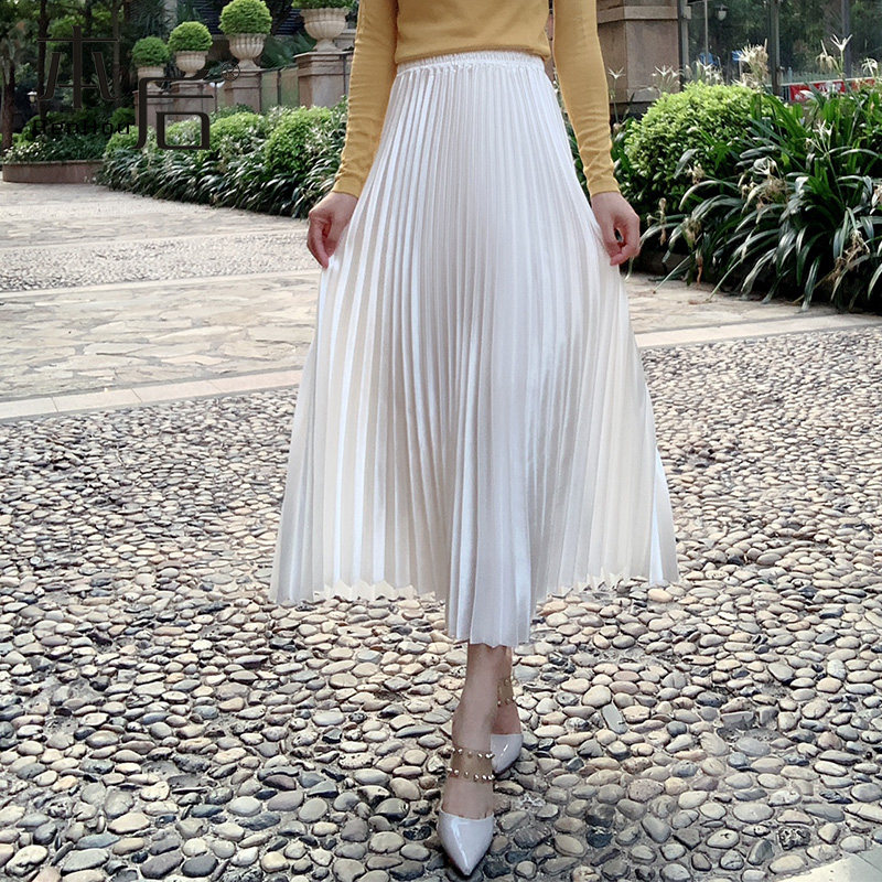 きれいめカジュアル 光沢感のある細プリーツロング丈スカート