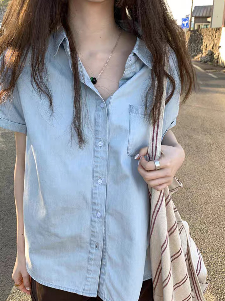きれいめカジュアル ゆったりシルエット半袖デニムシャツ