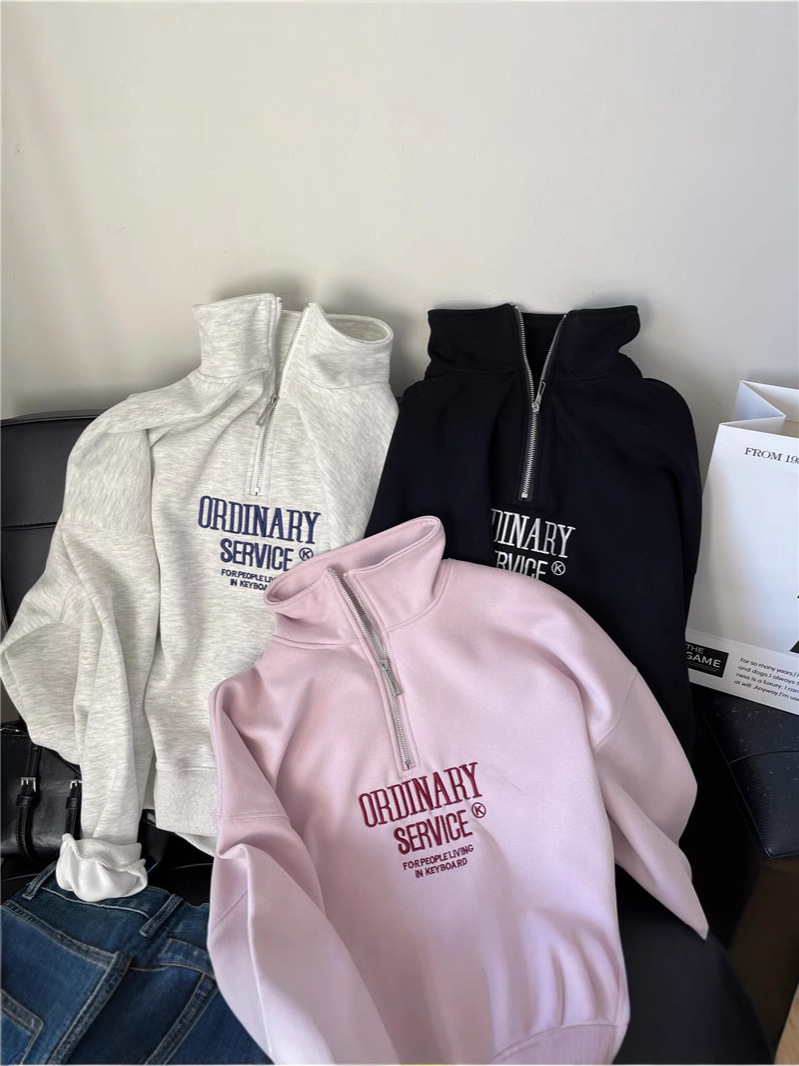 きれいめカジュアル ハーフジップロゴ刺繍入りスタンドカラースエット