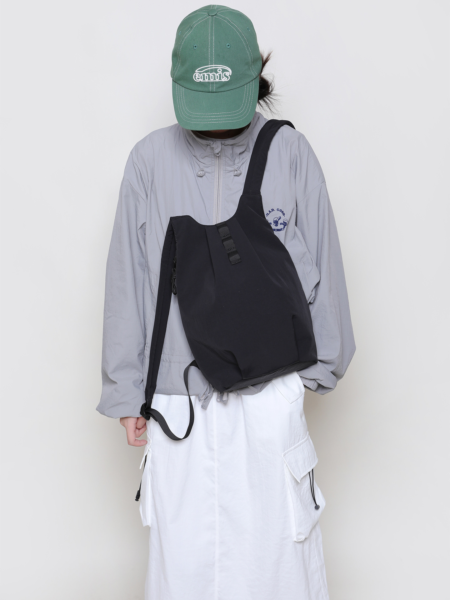 きれいめカジュアル 上品シンプルな巾着型デイリーリュック