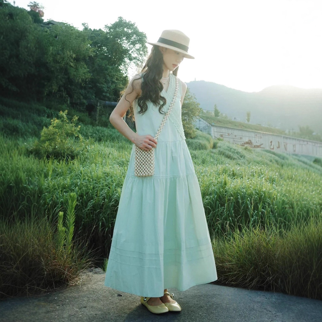 きれいめカジュアル ティアードデザイン袖なしロング丈ワンピース