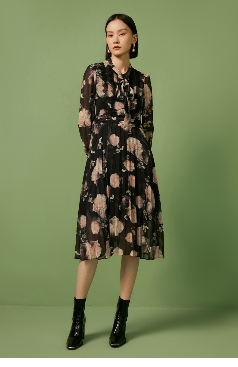 きれいめカジュアル 花柄シフォンプリーツワンピース