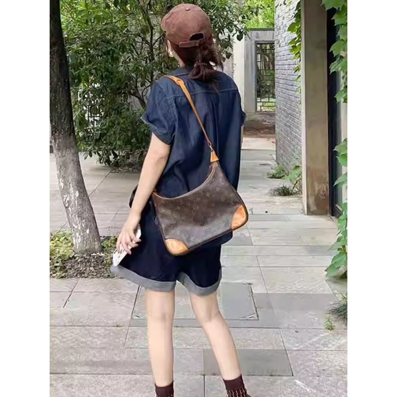 https://fulmo-img-server.com/gracecasual/b32ee30a-cb38-4461-870d-e06a04a0e159.jpg