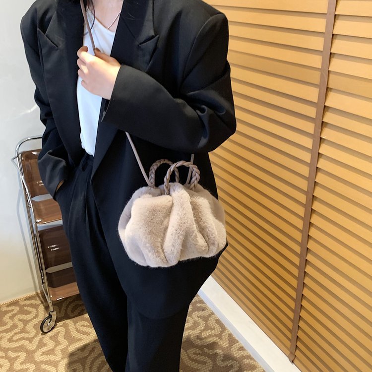 きれいめカジュアル ふわふわ毛玉風バッグ レディース 小さめ かわいい鞄