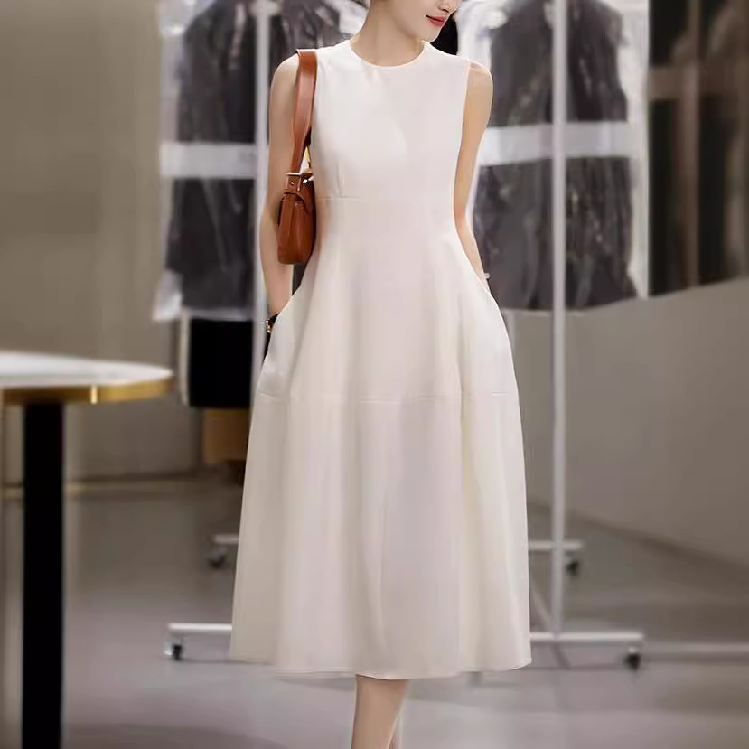 きれいめカジュアル ノースリーブ上品フレアミモレ丈ワンピース