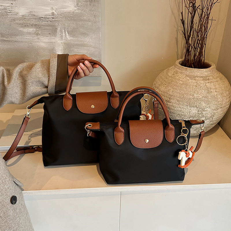 きれいめカジュアル 軽量ナイロン折りたたみ式トートバッグ