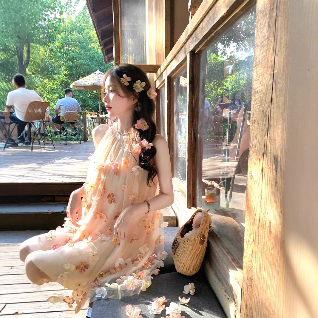 きれいめカジュアル 花びら舞う透かしシルエットワンピース