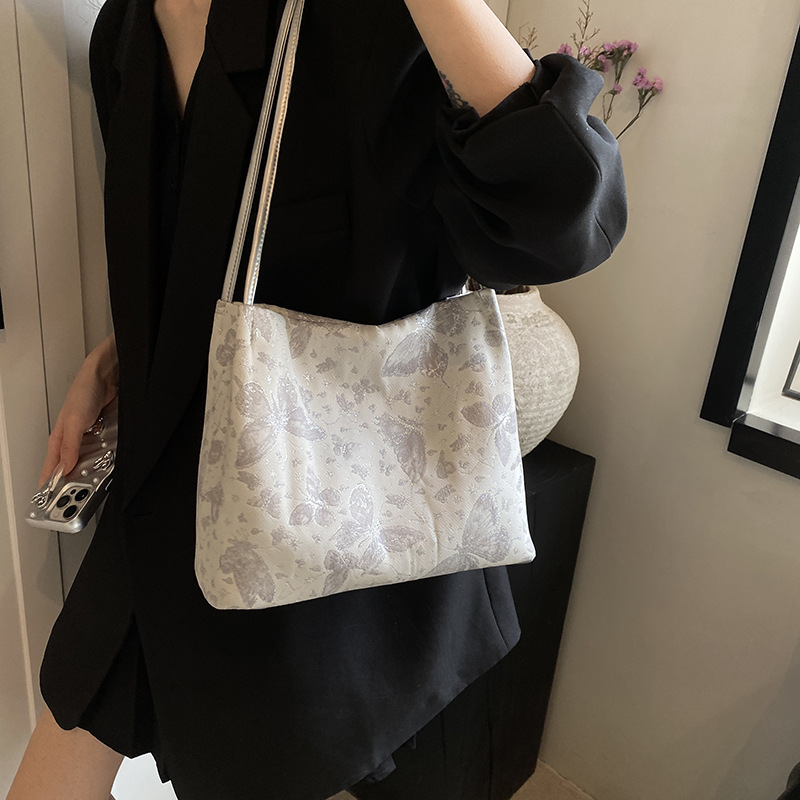 https://fulmo-img-server.com/gracecasual/c5e07ac6-c800-467c-90f8-26dc3cb486f9.jpg