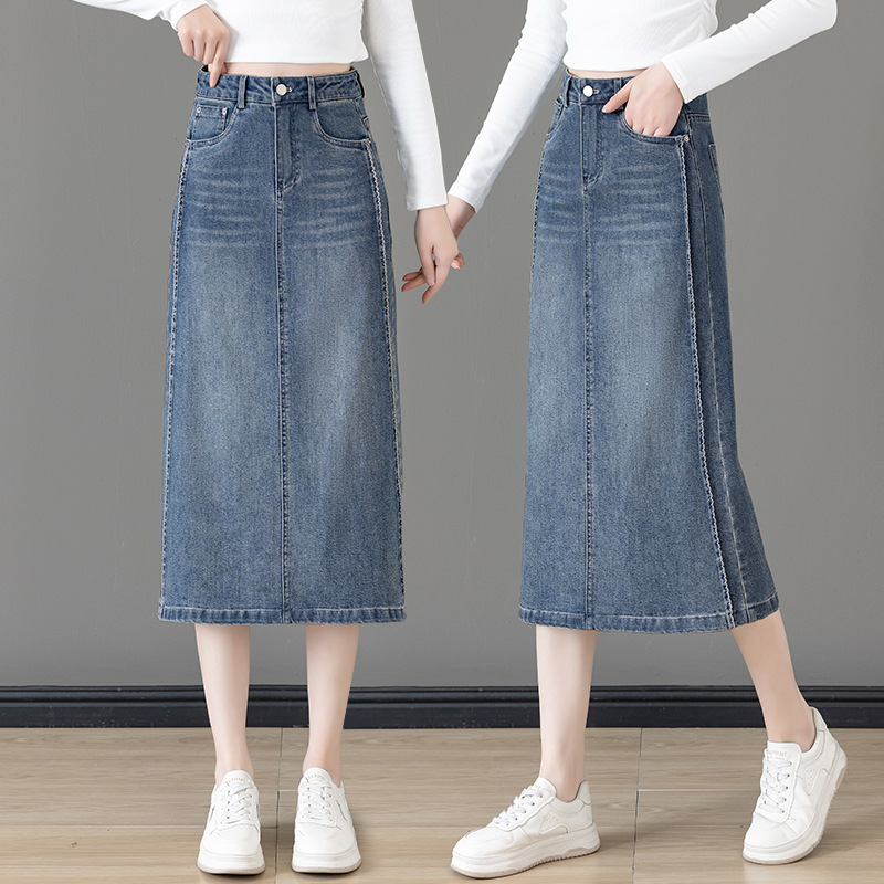 きれいめカジュアル 大人女性のためのミモレ丈タイトデニムスカート