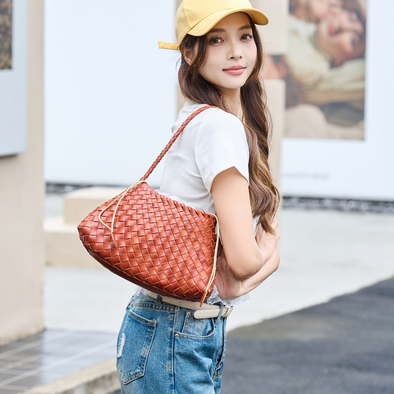 きれいめカジュアル 立体メッシュ編み巾着ショルダーバッグ