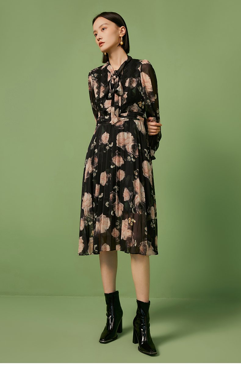 きれいめカジュアル 花柄シフォンプリーツワンピース