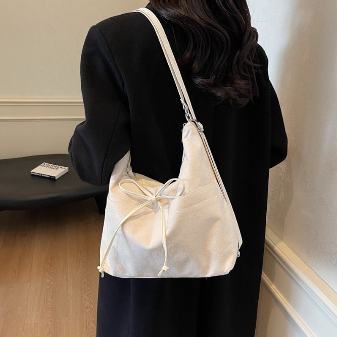 きれいめカジュアル 二通り使い女性用巾着型バッグ肩掛け背負い両用上品仕様
