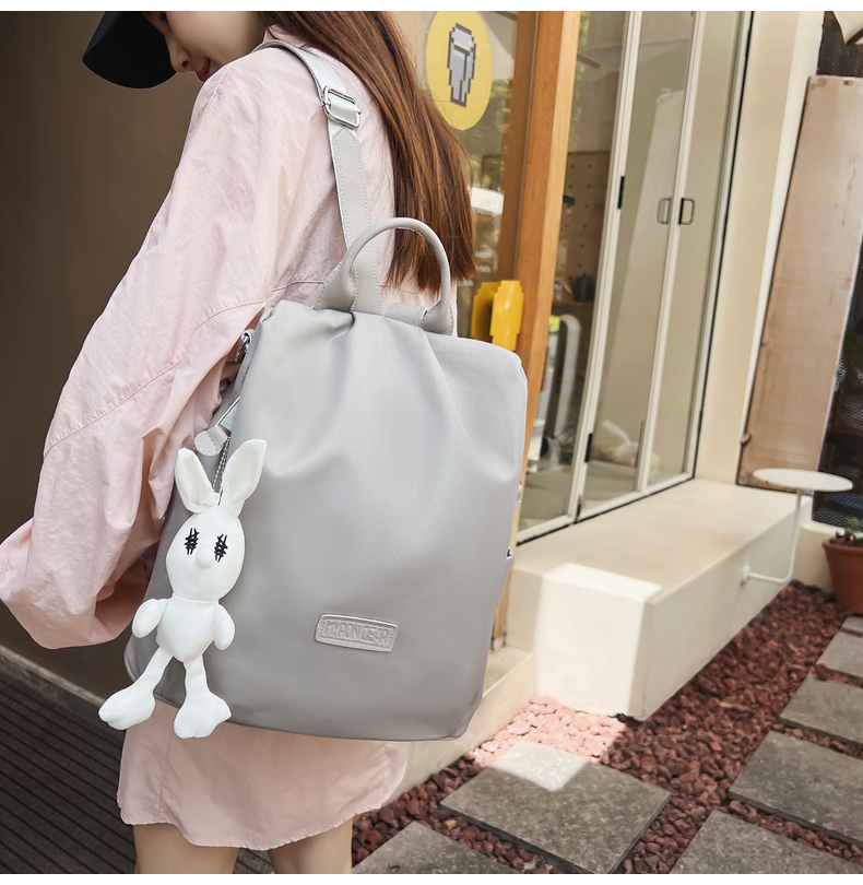 きれいめカジュアル うさぎチャーム付き スクエアリュック