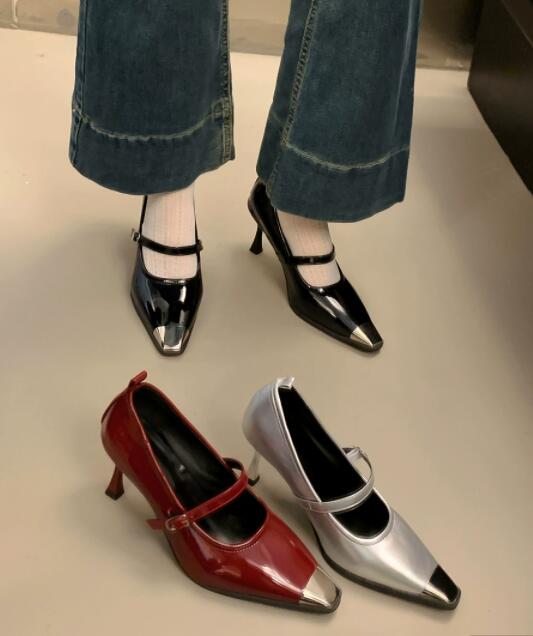 きれいめカジュアル 女性用靴 尖り先パンプス ストラップ付きハイヒール