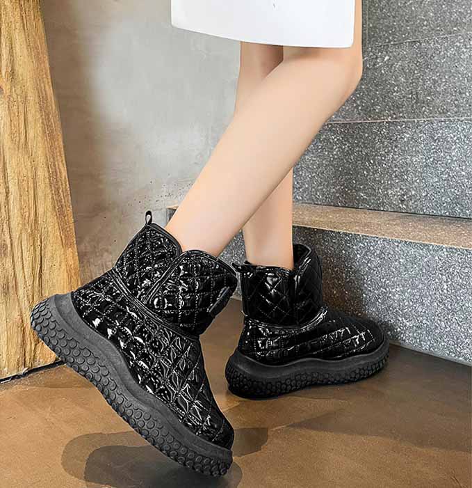 きれいめカジュアル 光沢キルティング美脚ショート靴 滑り止め裏起毛付き