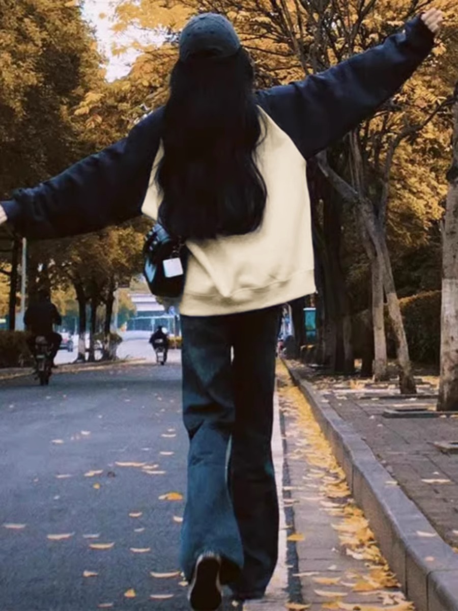 きれいめカジュアル 黒猫刺繍ラグランスリーブ配色スエット