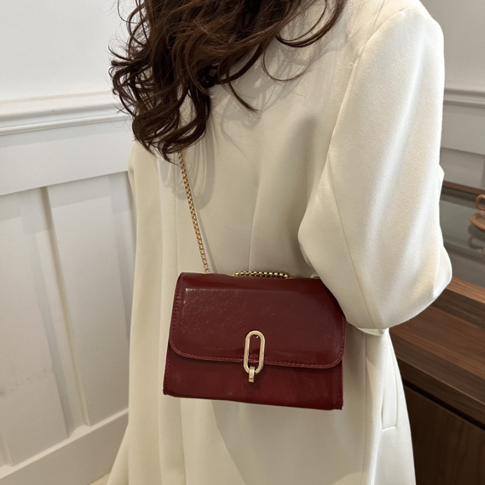 きれいめカジュアル レディース小さめ肩掛けバッグ金具付き本革風