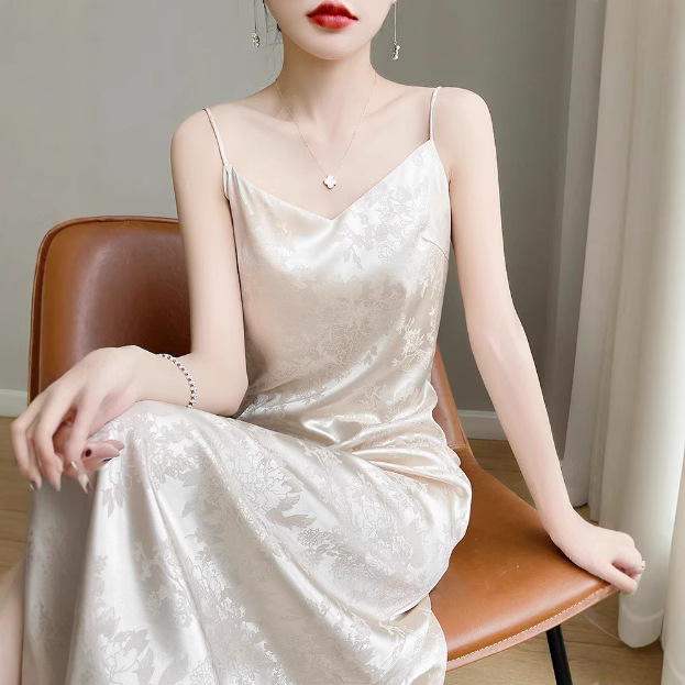 きれいめカジュアル 優美花柄キャミソールワンピース