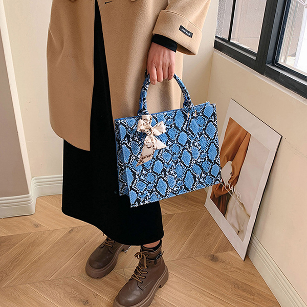 きれいめカジュアル 女性用四角形手提げバッグ蛇柄大容量通勤鞄