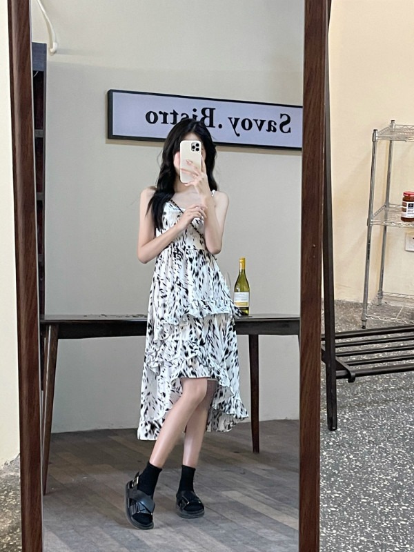 きれいめカジュアル ダルメシアン柄キャミソールワンピース袖なしミディ丈