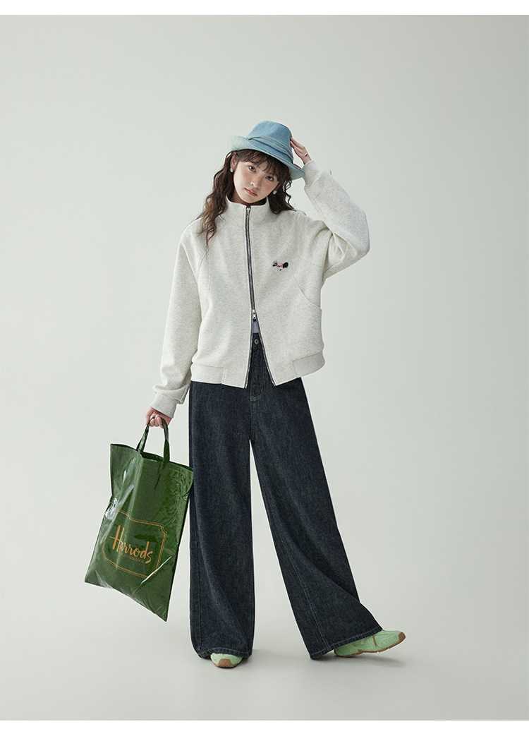きれいめカジュアル 刺繍ワンポイント付きジップアップスタンドカラースエット