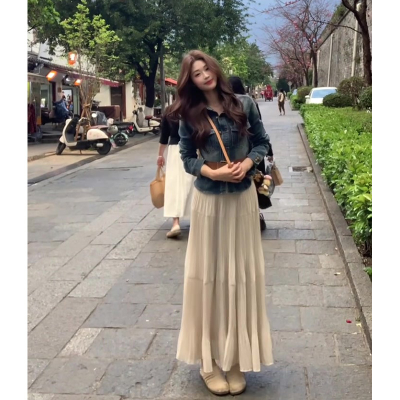 きれいめカジュアル 上品なプリーツ加工ロング丈フレアスカート