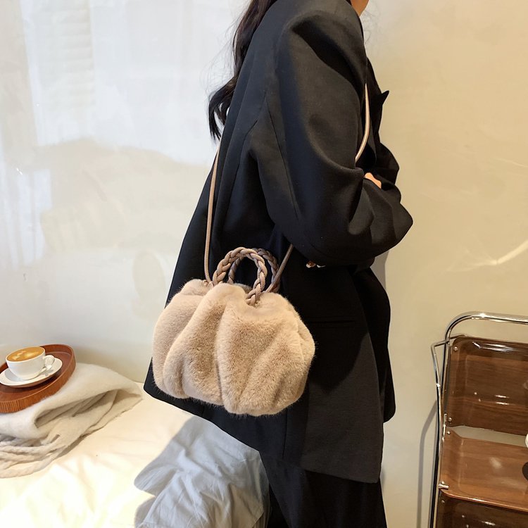 きれいめカジュアル ふわふわ毛玉風バッグ レディース 小さめ かわいい鞄