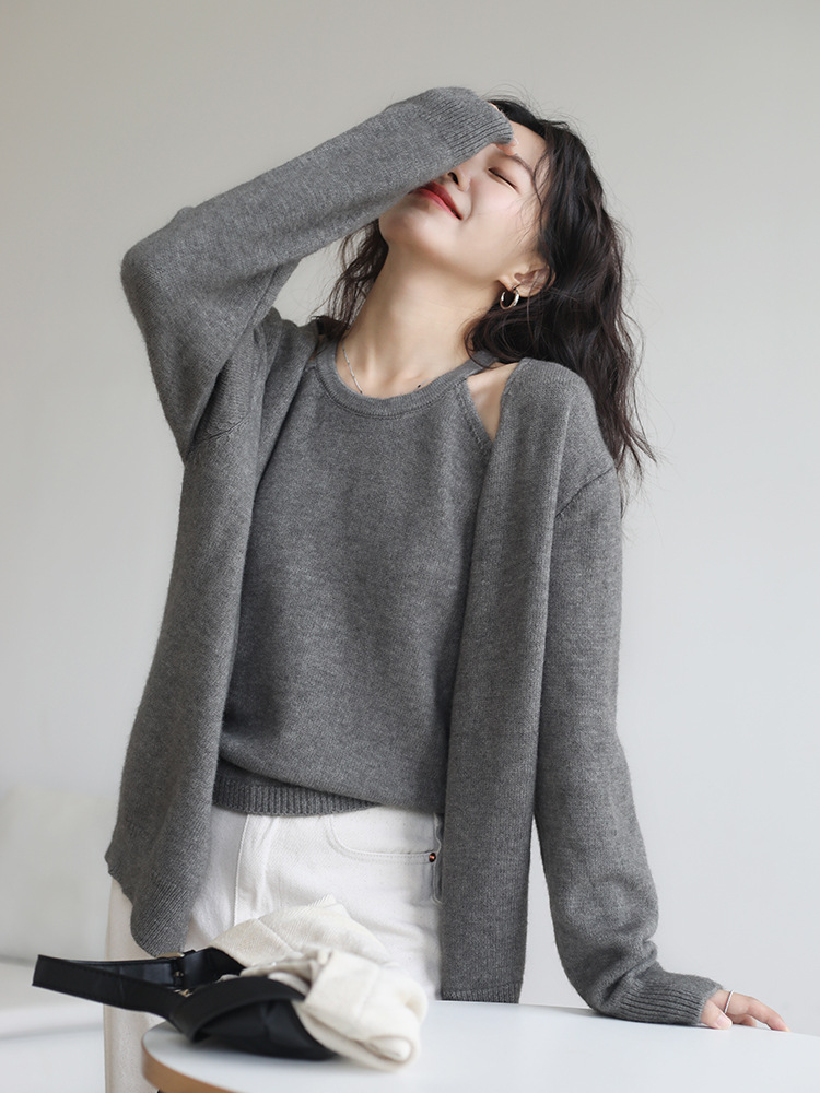 グレーファッション 肩開きニットとカーディガンのセットアップ