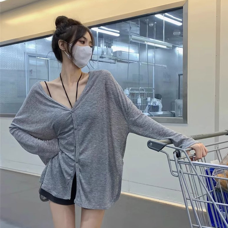 グレーファッション 深めのVネックドルマンスリーブ前開きカーディガン