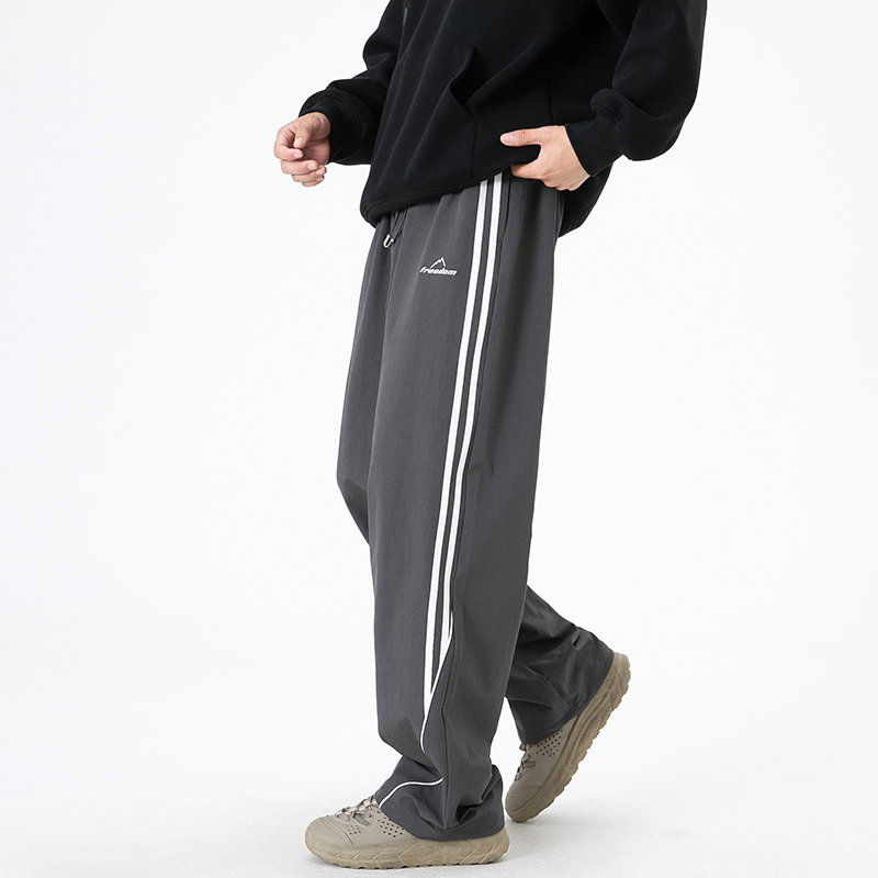 https://fulmo-img-server.com/graypants/012ec606-b6b8-4cd1-9a23-9e68f8554c97.jpg
