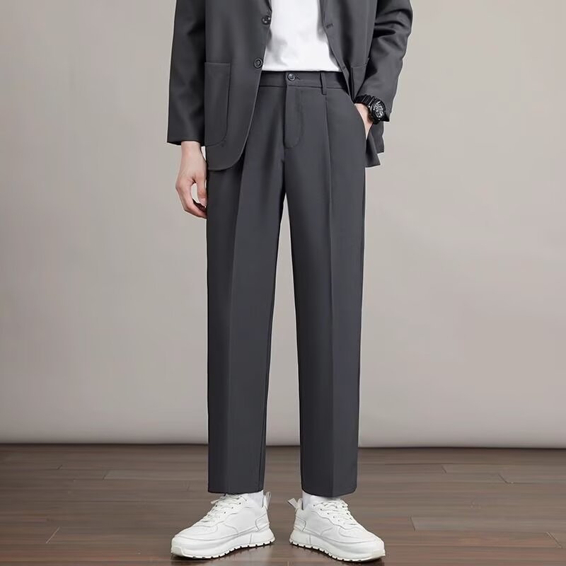 グレー パンツ センタープレス入りストレートシルエットスラックス