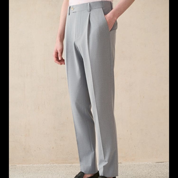 グレー パンツ  ストレッチ機能美シルエットスラックス