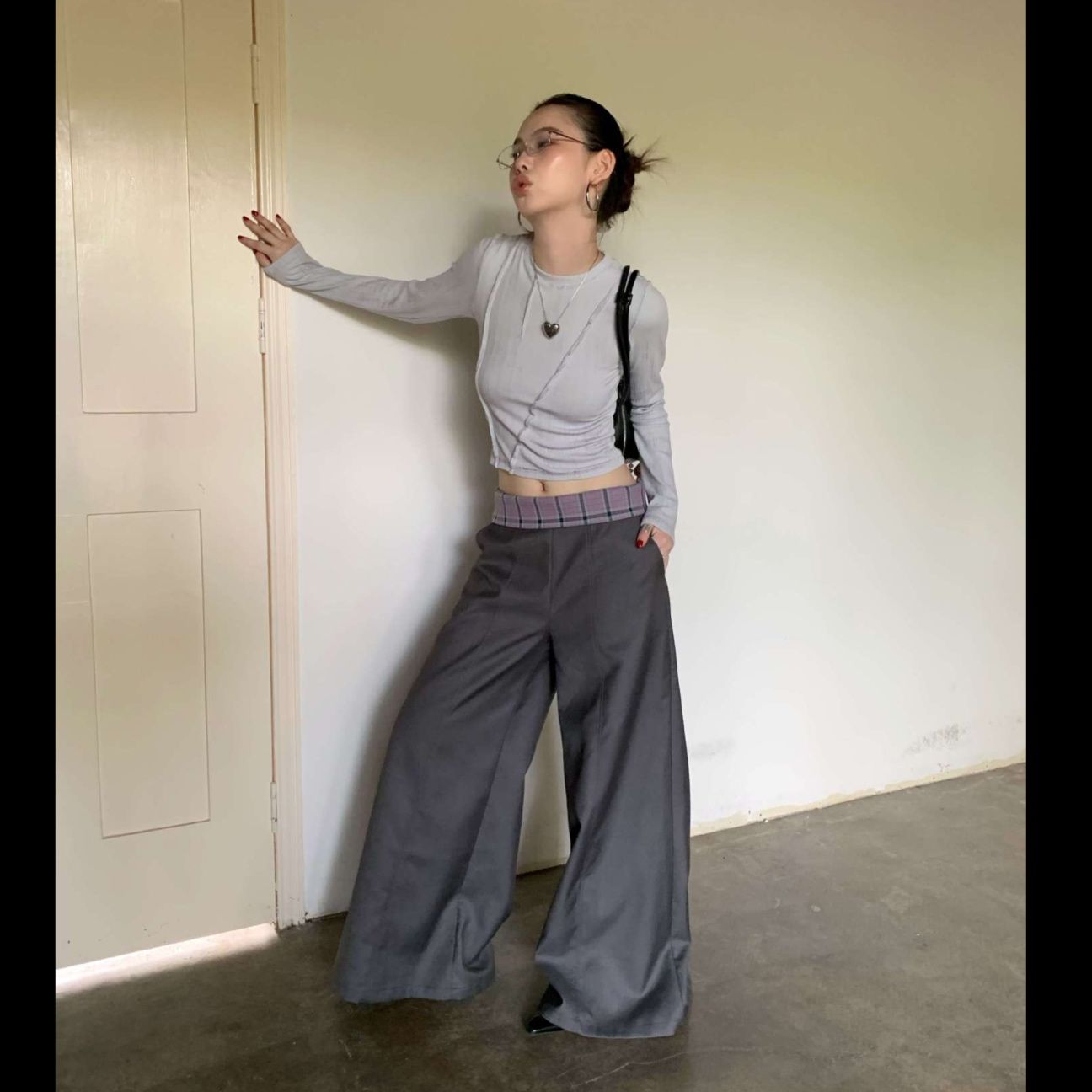 グレー パンツ チェックウエスト フレアワイドパンツ