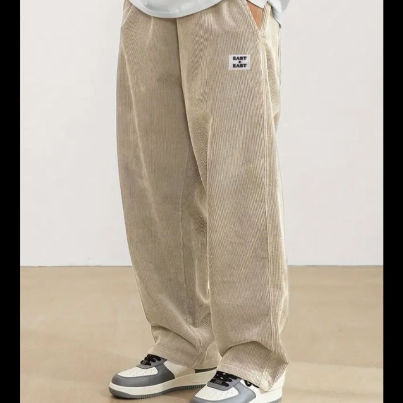 グレーパンツ コーデュロイ素材のゆったりリラックス　ワイドパンツ