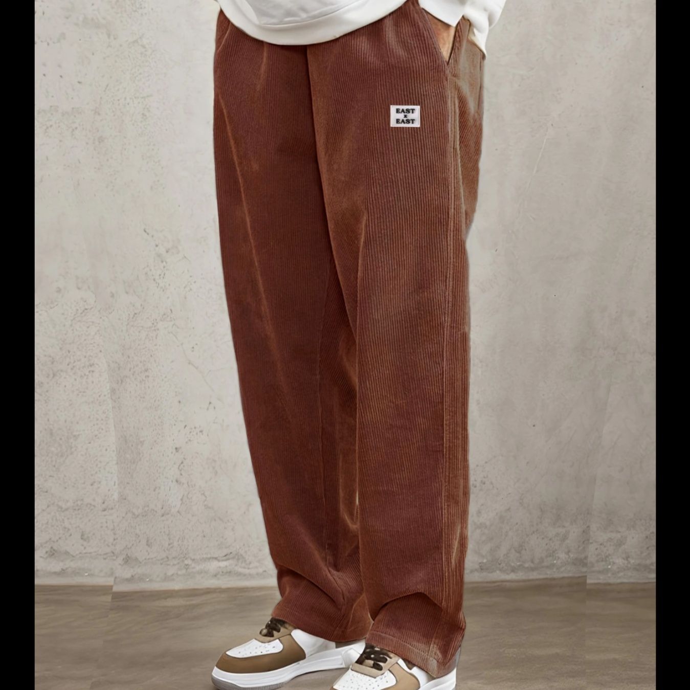 グレーパンツ コーデュロイ素材のゆったりリラックス　ワイドパンツ