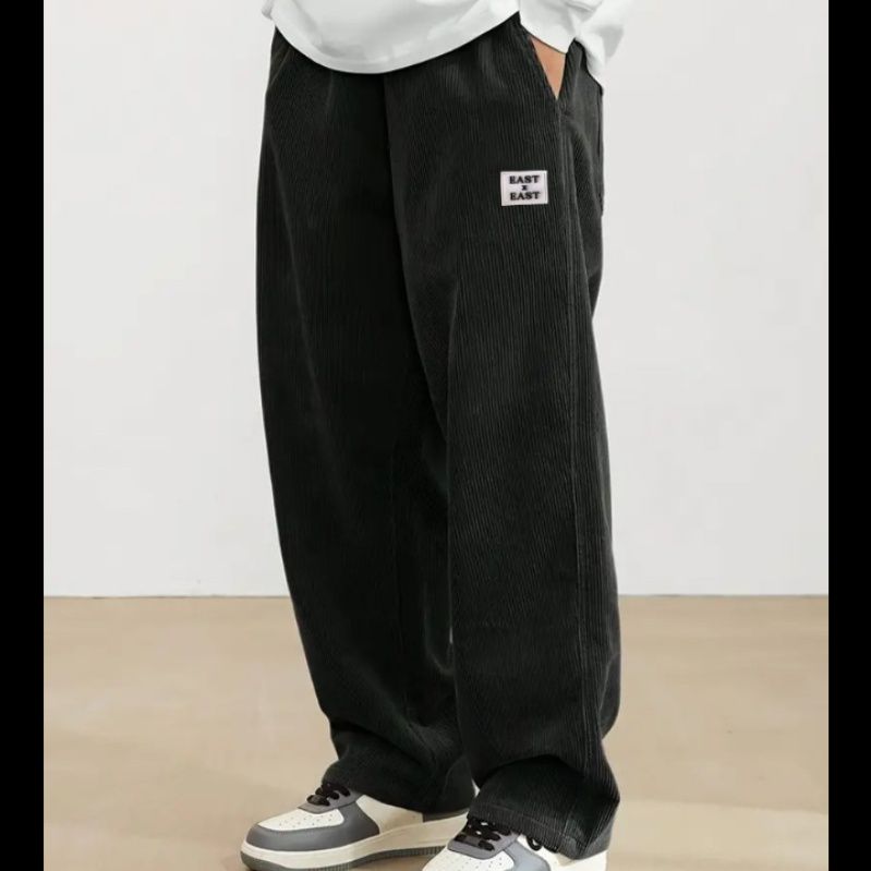 グレーパンツ コーデュロイ素材のゆったりリラックス　ワイドパンツ