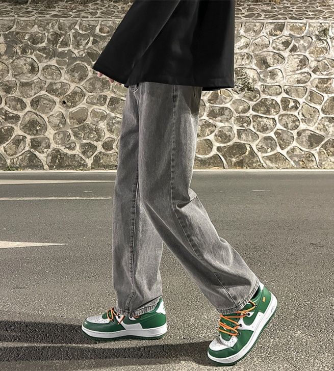 グレー パンツ ゆったりストレートシルエットデニムパンツ