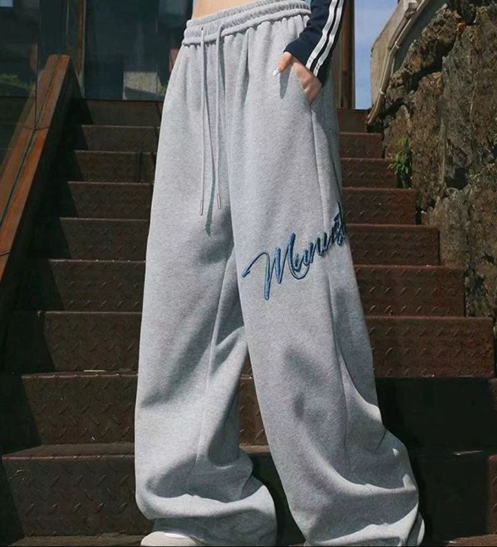 グレー パンツ ワイドシルエット裏起毛ロゴ刺繍スウェットパンツ