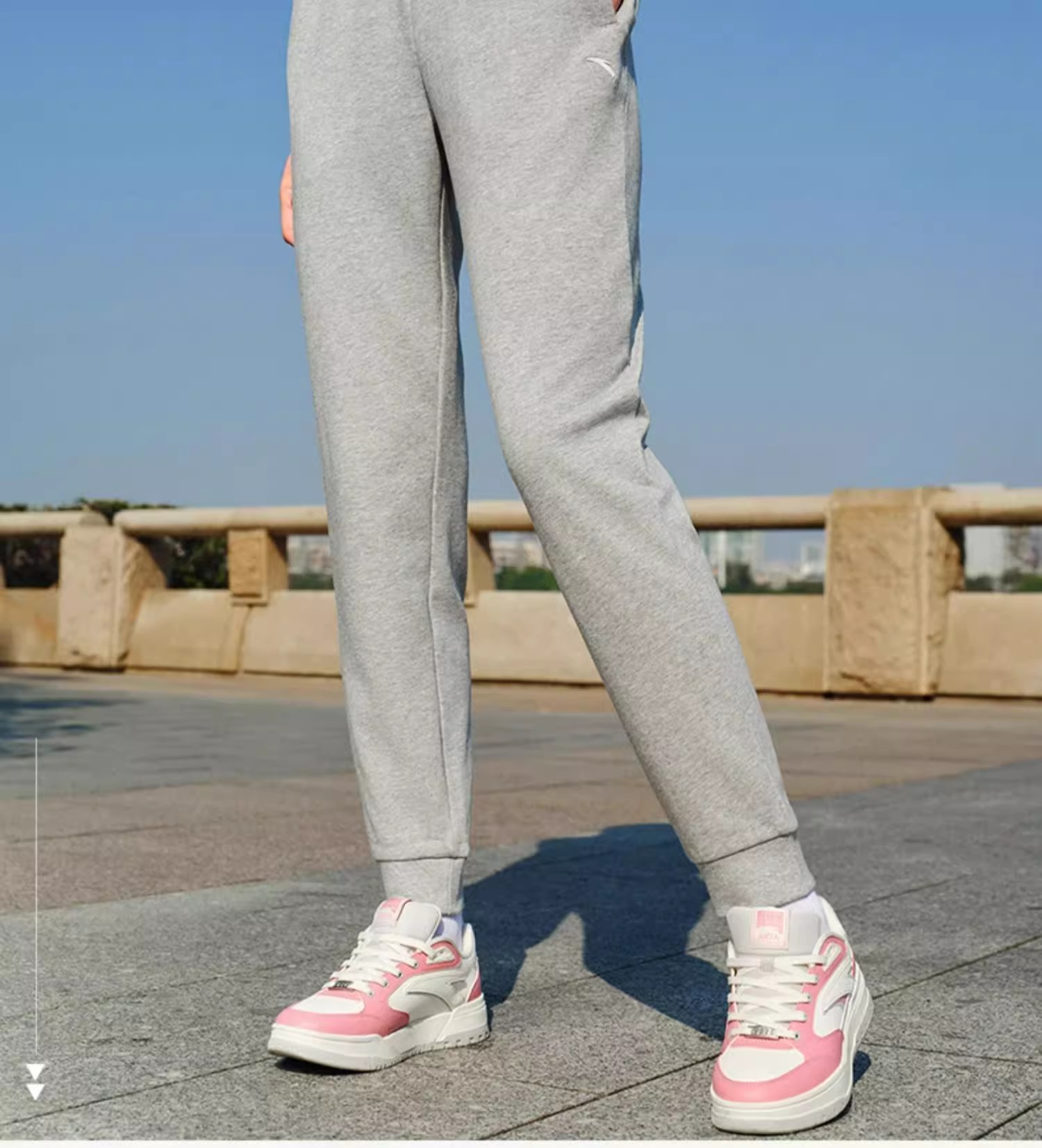 グレー パンツ ゆったりスウェットパンツ