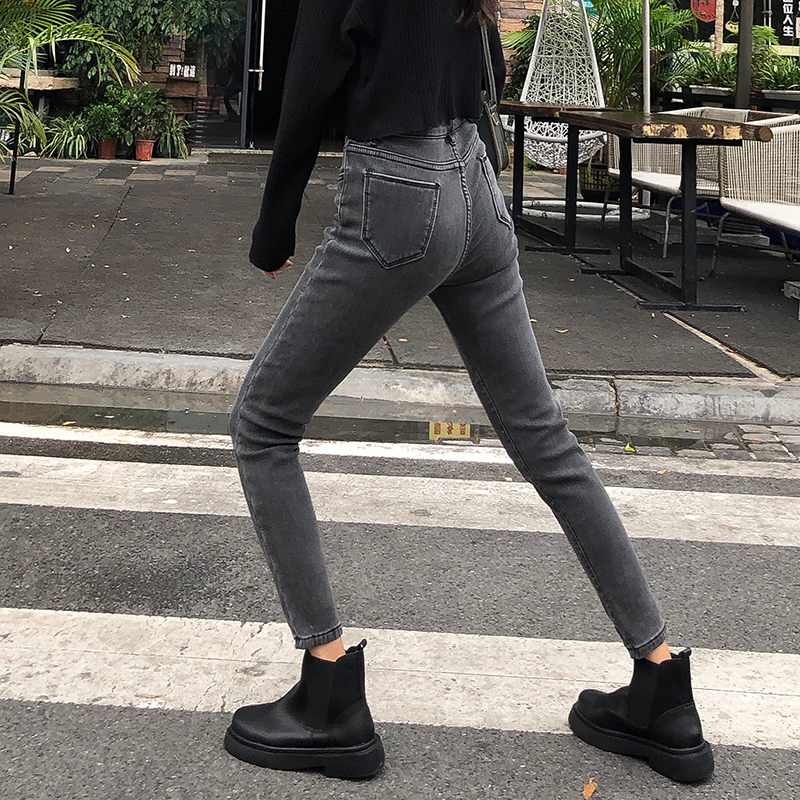 グレー パンツ すっきり美脚シルエットスキニーパンツ