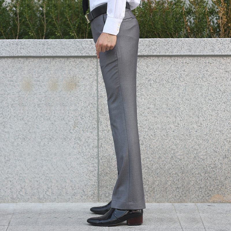 グレー パンツ 洗練された正統派スラックス