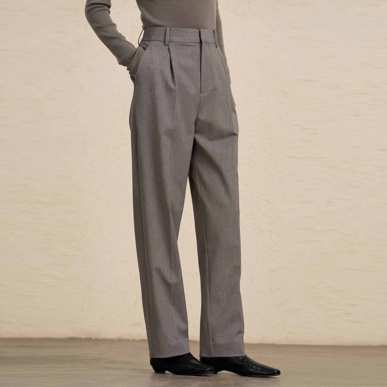 https://fulmo-img-server.com/graypants/e7bb9ef0-7e62-41b3-8ba1-112cad9cae04.jpg