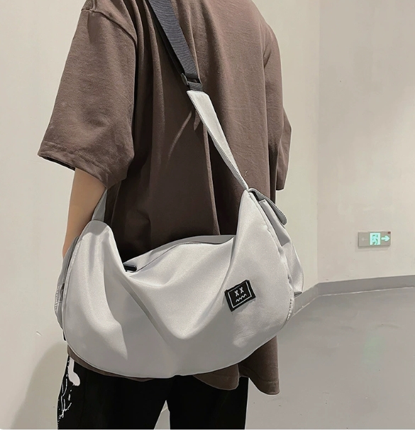 ジムバッグ 男女兼用ナイロンバッグ 斜め掛け 運動用 収納バッグ