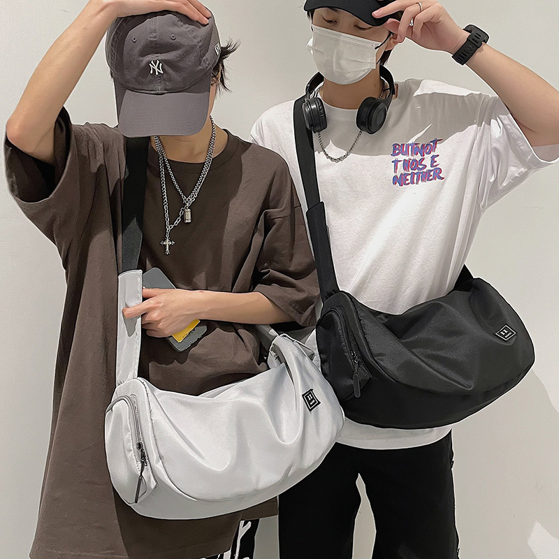 ジムバッグ 軽量ナイロン三日月型ショルダー式ジムバッグ