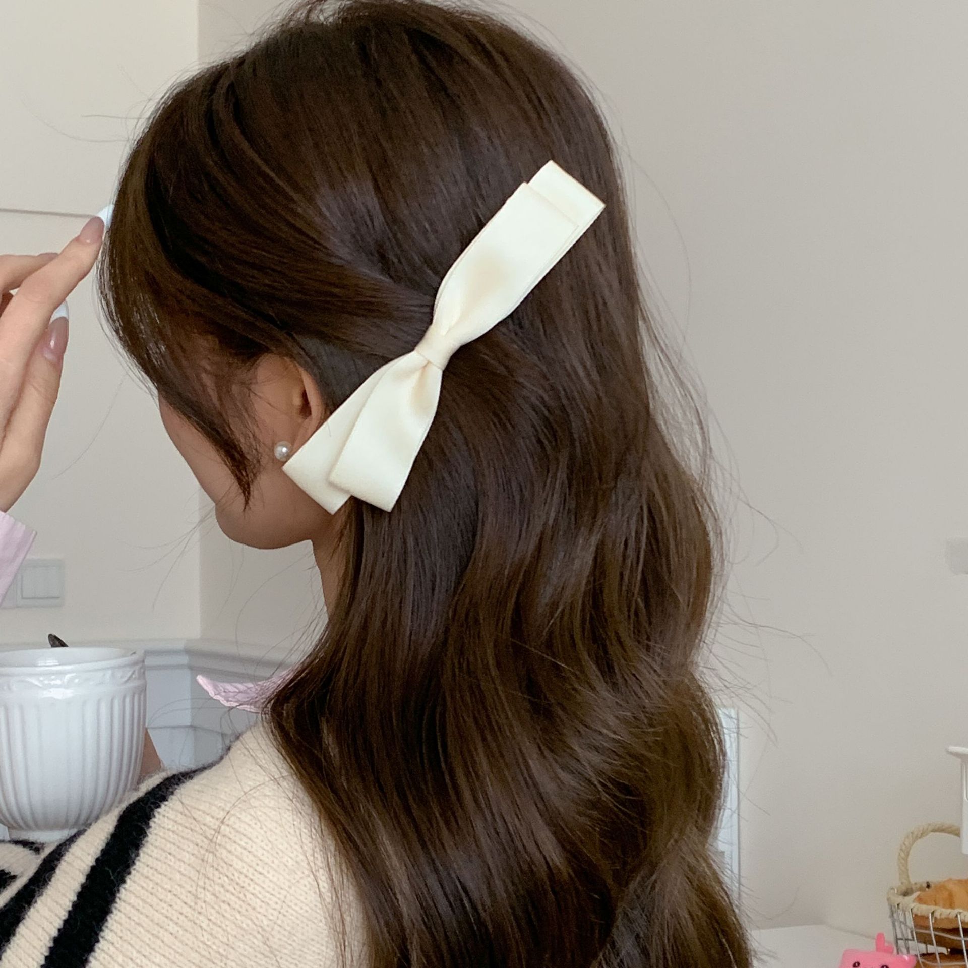 ヘアアクセサリー 上品リボンバレッタ大人可愛いサテン調