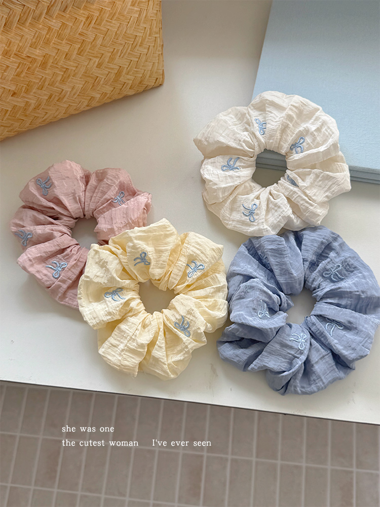 ヘアアクセサリー 蝶々刺繍シュシュ
